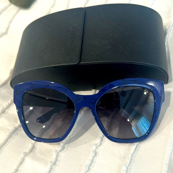 PRADA Sunglasses with case